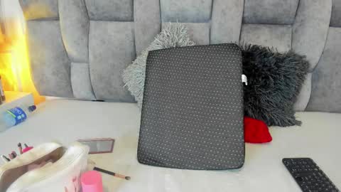 Scarlet  online show from February 19, 9:57 pm