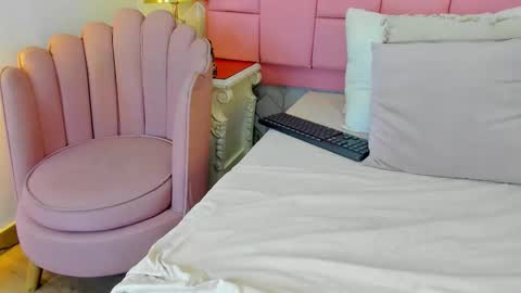 scarlett_vixen7 online show from December 3, 7:38 pm