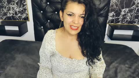 Snapshot of scarlett_w0lf chatting on February 1, 9:51 pm Scarlett online show from February 1, 9:51 pm