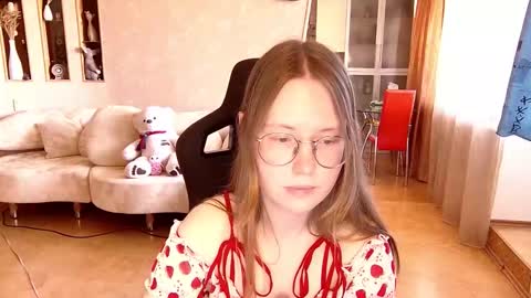 scarletta_ online show from March 26, 11:56 am