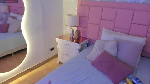 Snapshot of scarllet888 chatting on October 4, 9:52 pm scarllet888 online show from October 4, 9:52 pm