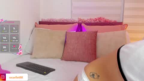 Snapshot of scarlletfoxx chatting on January 5, 9:14 pm SCARLLET online show from January 5, 9:14 pm