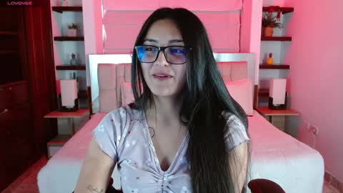 Snapshot of scarlleth_1 chatting on January 13, 12:02 pm scarllet online show from January 13, 12:02 pm