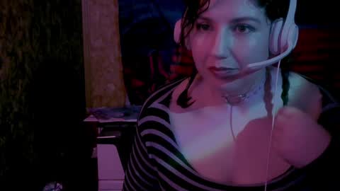 Snapshot of scumbagsmith chatting on December 30, 2:31 am Danni online show from December 30, 2:31 am