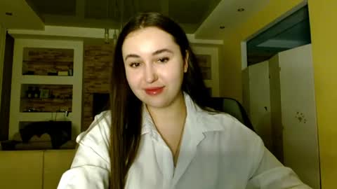 Elizabeth  online show from April 15, 6:30 pm