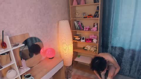 Mia online show from July 8, 5:42 am