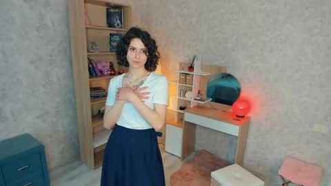 Mia online show from May 14, 9:59 am