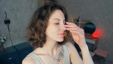 Mia online show from May 25, 7:07 am