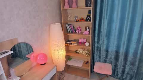 Mia online show from June 28, 5:58 am
