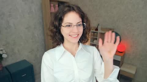 Mia online show from May 31, 5:57 am