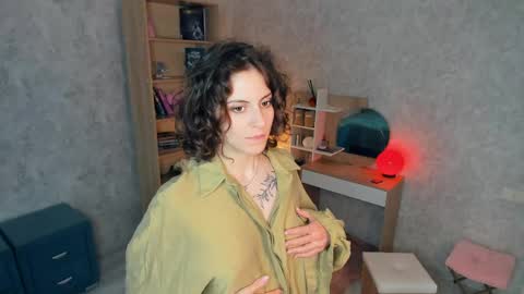 Mia online show from May 16, 10:36 am