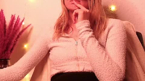 Snapshot of secretanni chatting on January 2, 7:51 pm Anni online show from January 2, 7:51 pm