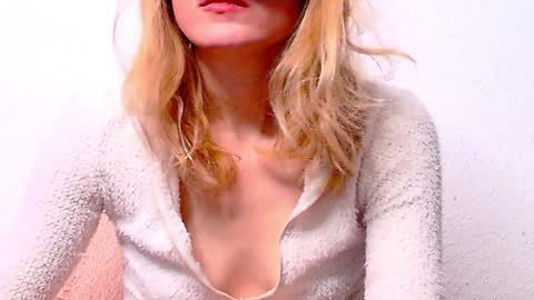 Snapshot of secretanni chatting on December 16, 9:46 am Anni online show from December 16, 9:46 am