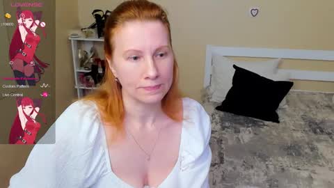 Snapshot of seductive_foxy_ chatting on October 7, 5:34 am seductive_foxy_ online show from October 7, 5:34 am
