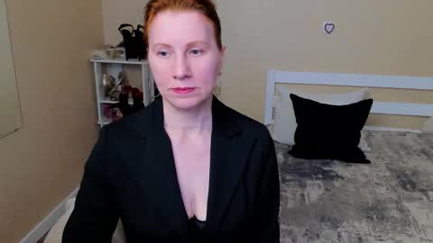 Snapshot of seductive_foxy_ chatting on October 2, 4:06 am seductive_foxy_ online show from October 2, 4:06 am