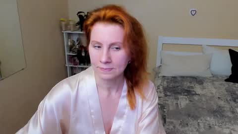 Snapshot of seductive_foxy_ chatting on September 29, 1:11 am seductive_foxy_ online show from September 29, 1:11 am