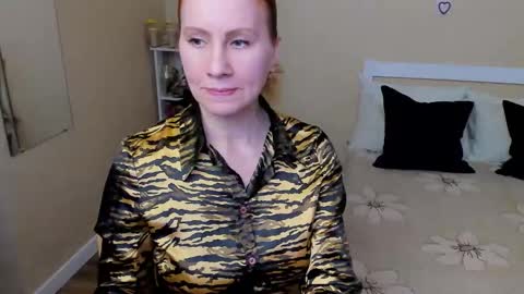 Snapshot of seductive_foxy_ chatting on September 26, 8:34 am seductive_foxy_ online show from September 26, 8:34 am