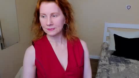 Snapshot of seductive_foxy_ chatting on October 1, 2:38 am seductive_foxy_ online show from October 1, 2:38 am