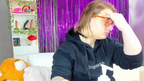 Snapshot of seductive_she_wolf chatting on February 24, 8:25 am seductive_she_wolf online show from February 24, 8:25 am