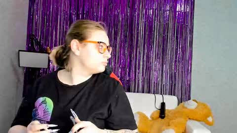 Snapshot of seductive_she_wolf chatting on March 10, 7:00 am seductive_she_wolf online show from March 10, 7:00 am