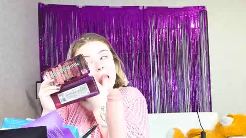 Snapshot of seductive_she_wolf chatting on March 5, 9:16 am seductive_she_wolf online show from March 5, 9:16 am