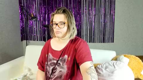 Snapshot of seductive_she_wolf chatting on February 27, 7:55 am seductive_she_wolf online show from February 27, 7:55 am