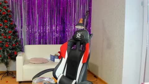 Snapshot of seductive_she_wolf chatting on February 2, 8:02 am seductive_she_wolf online show from February 2, 8:02 am