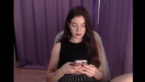 Snapshot of seeemily chatting on September 27, 8:43 am Emily online show from September 27, 8:43 am