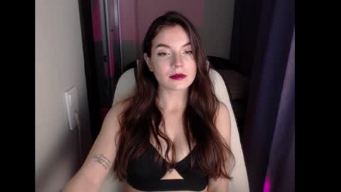 Snapshot of seeemily chatting on February 4, 10:43 am Emily online show from February 4, 10:43 am