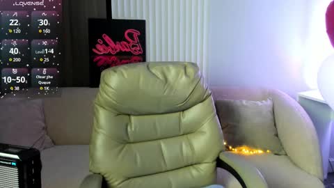 Snapshot of selena_grey_ chatting on February 19, 1:08 am Selena online show from February 19, 1:08 am