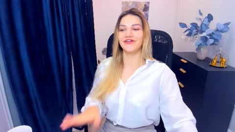 selenaemoore online show from November 11, 3:57 am