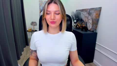 selenaemoore online show from March 19, 5:56 am