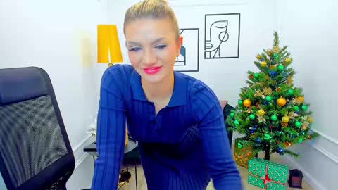 selenaemoore online show from December 20, 5:33 am