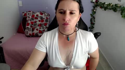 Snapshot of selene_mom chatting on January 16, 5:23 pm selene online show from January 16, 5:23 pm