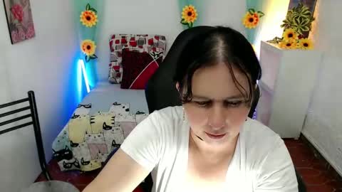 Snapshot of selene_mom chatting on February 11, 4:35 pm selene online show from February 11, 4:35 pm