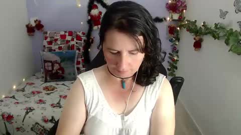 Snapshot of selene_mom chatting on December 30, 4:51 pm selene online show from December 30, 4:51 pm