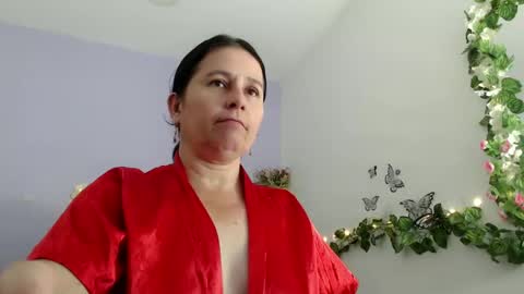 Snapshot of selene_mom chatting on January 3, 3:22 pm selene online show from January 3, 3:22 pm