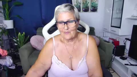 Selenna online show from August 2, 6:11 pm