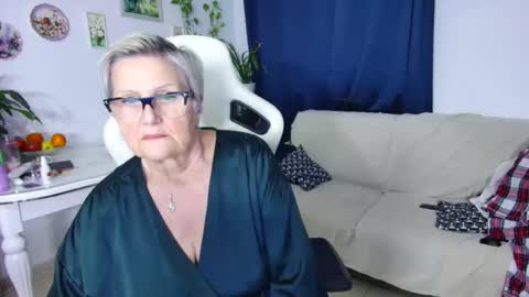 Selenna online show from January 18, 8:05 pm