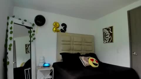 Snapshot of selyn_ chatting on October 16, 12:08 pm Selyn online show from October 16, 12:08 pm