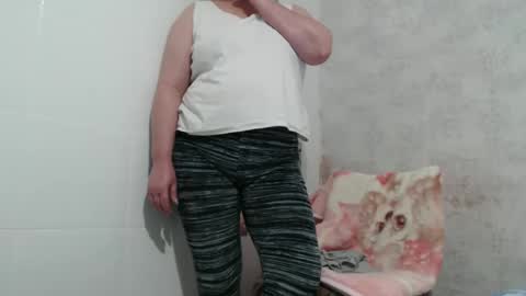Snapshot of seniorita333 chatting on December 6, 9:54 am Lenna online show from December 6, 9:54 am