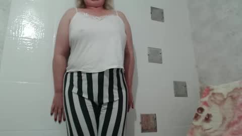 Snapshot of seniorita333 chatting on January 30, 6:46 am Lenna online show from January 30, 6:46 am