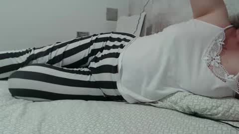 Snapshot of seniorita333 chatting on February 19, 6:32 pm Lenna online show from February 19, 6:32 pm
