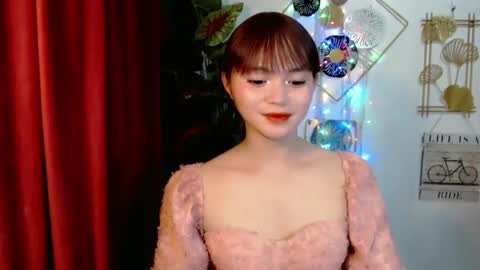 sensational_yeng online show from December 19, 9:29 pm