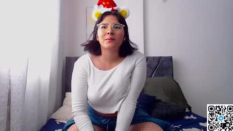 Snapshot of sensual_flame chatting on December 24, 8:16 pm Camille and sophie online show from December 24, 8:16 pm