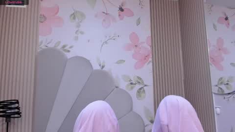 Snapshot of sensual_sophie_ chatting on January 25, 10:19 am Sophie online show from January 25, 10:19 am