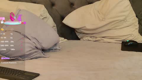 Snapshot of sensualldream chatting on September 9, 6:35 am Alya online show from September 9, 6:35 am