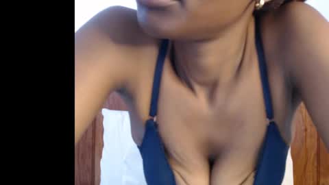 Snapshot of sera_booty chatting on February 14, 9:24 am Anne online show from February 14, 9:24 am