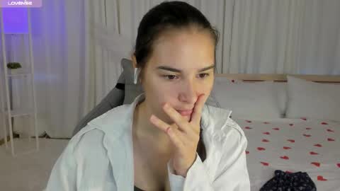 Snapshot of seraphineclark chatting on October 6, 2:17 am Seraphine online show from October 6, 2:17 am