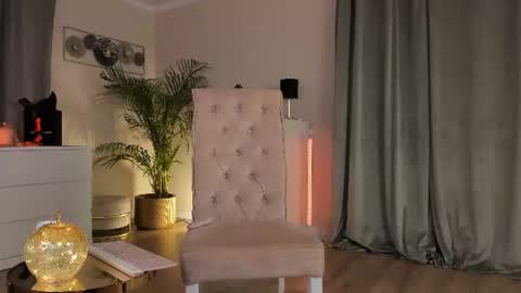 seraphinedevil online show from July 26, 5:42 pm